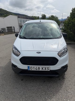 Ford E-Transit Courier 2019