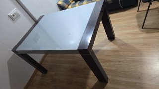 Mesa de comedor de cristal y madera