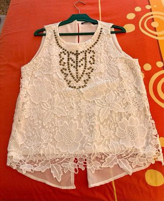 Top blanco encaje bordado T/44 con decorado dorado