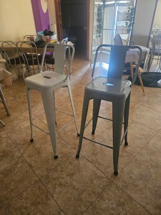2 Taburetes Altos Metálicos