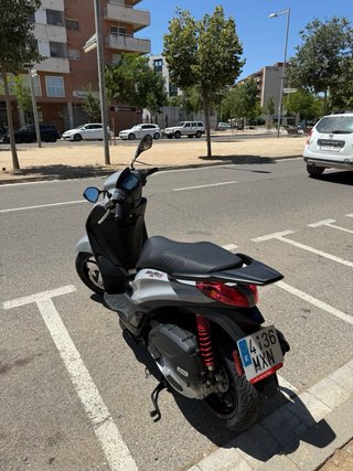 Piaggio Madley S 125 Gris Tiene tan solo 1000km