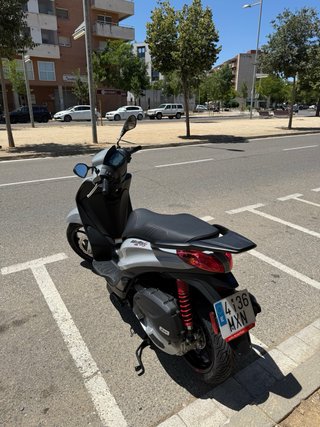 Piaggio Madley S 125 Gris Tiene tan solo 1000km
