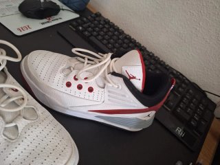 Zapatillas Jordan Blancas y Rojas Originales 39
