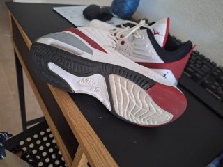 Zapatillas Jordan Blancas y Rojas Originales 39