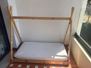 Cama infantil de madera