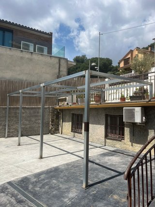 Pérgola metálica a medida
