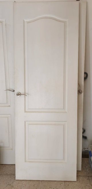 Puertas blancas con molduras