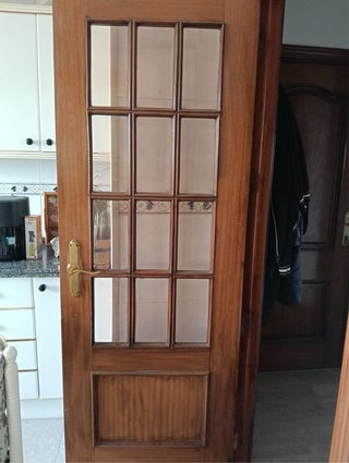 Puerta de salón y cocina de madera