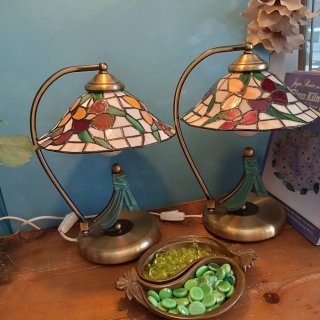 Coppia di lampade Tiffany in vetro e ottone vintage
