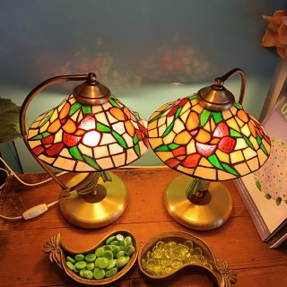 Coppia di lampade Tiffany in vetro e ottone vintage