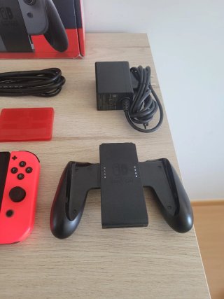 Nintendo Switch come NUOVA con molti accessori