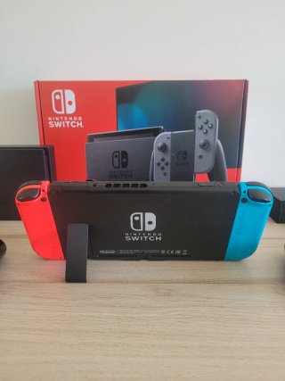Nintendo Switch come NUOVA con molti accessori