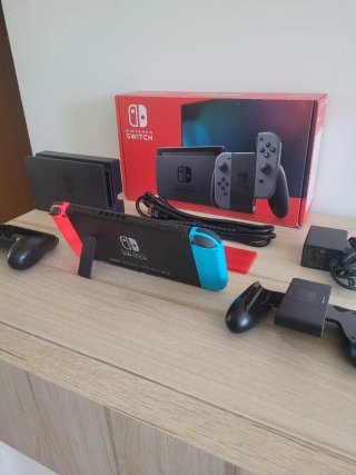 Nintendo Switch come NUOVA con molti accessori