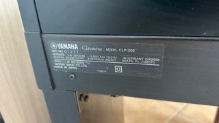 Piano digital Yamaha Clavinova CLP-300