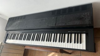 Piano digital Yamaha Clavinova CLP-300