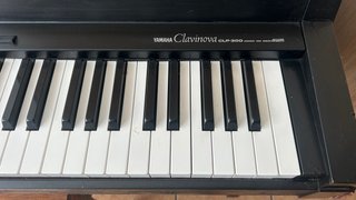 Piano digital Yamaha Clavinova CLP-300