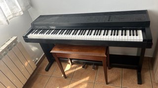 Piano digital Yamaha Clavinova CLP-300