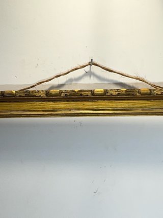 Antiguo marco de madera dorado