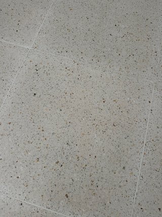 Baldosas de terrazo blanco