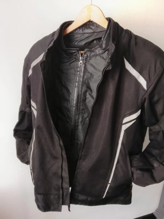 Chaqueta de moto con protecciones