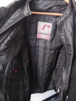 Chaqueta de moto con protecciones