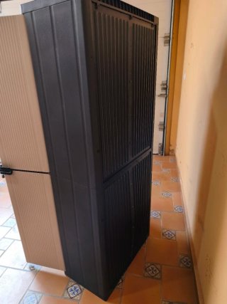 Armario resina beige y negro