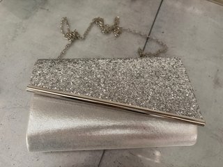 Bolso de fiesta plateado con purpurina