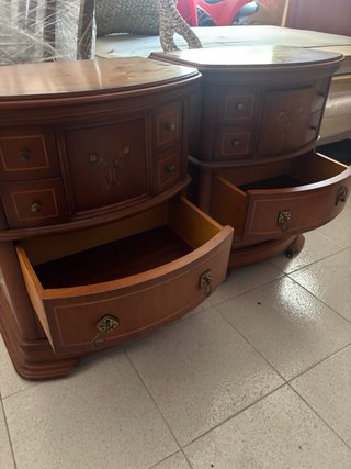 Dos muebles rurales de madera con cajoneras