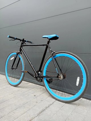 Bicicleta Fixie Negra Ruedas Azules