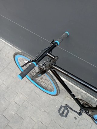 Bicicleta Fixie Negra Ruedas Azules