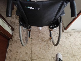 Silla de ruedas manual nueva.