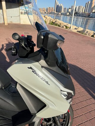 Honda Forza 350 Maxi Scooter