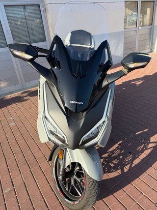 Honda Forza 350 Maxi Scooter