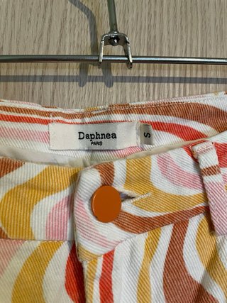 Pantalón recto tiro alto estampado