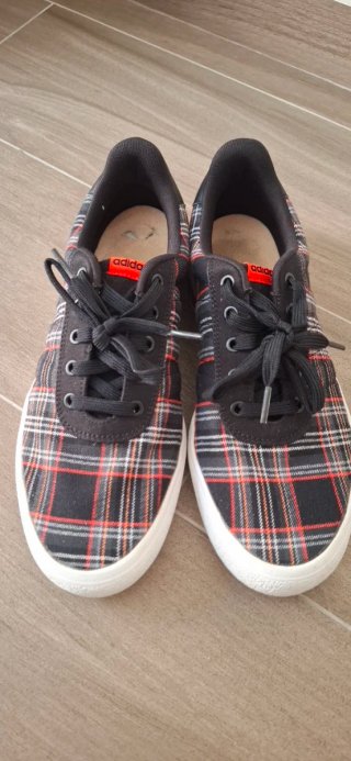 Zapatillas Adidas a cuadros