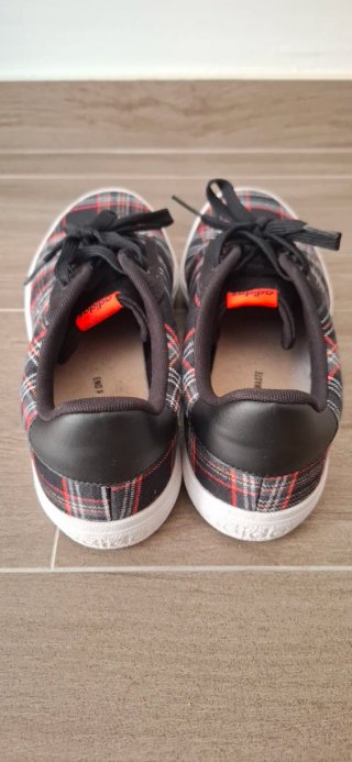 Zapatillas Adidas a cuadros