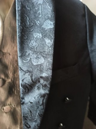 Traje de niño smoking negro y dorado