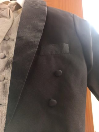 Traje de niño smoking negro y dorado