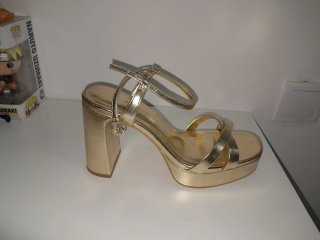 Sandalias Stradivarius doradas tacón plataforma