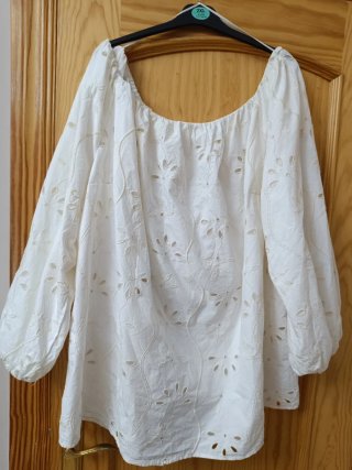 Blusa bordada manga globo talla 54/7XL