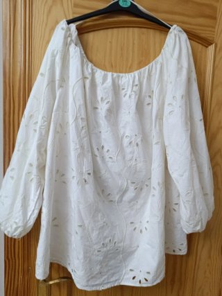 Blusa bordada manga globo talla 54/7XL