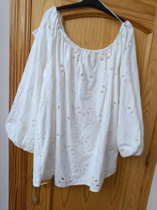 Blusa bordada manga globo talla 54/7XL