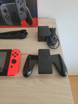 Nintendo Switch come NUOVA + Giochi Mario e Accessori