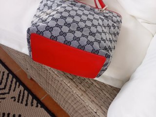 Borsa Gucci monogram grigia e rossa