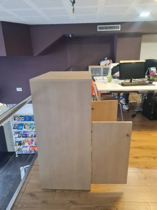 Mueble de madera con puertas En buen punto estado