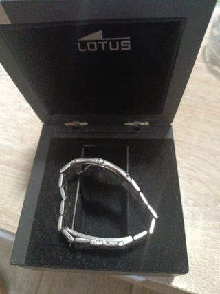 Caja Lotus Negra y Plateada