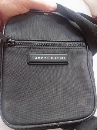 Bolso bandolera Tommy Hilfiger negro