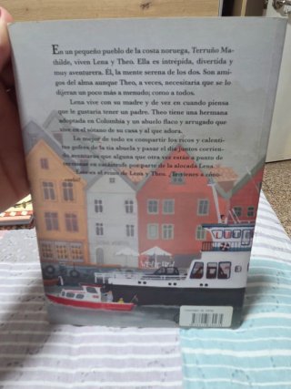 Libro juvenil: Corazones de gofree