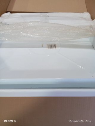 Mesa alta cuadrada blanca metal