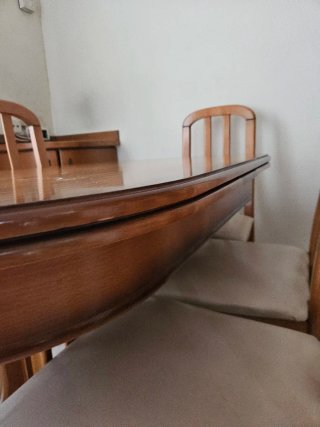 Mesa extensible de madera con 6 sillas